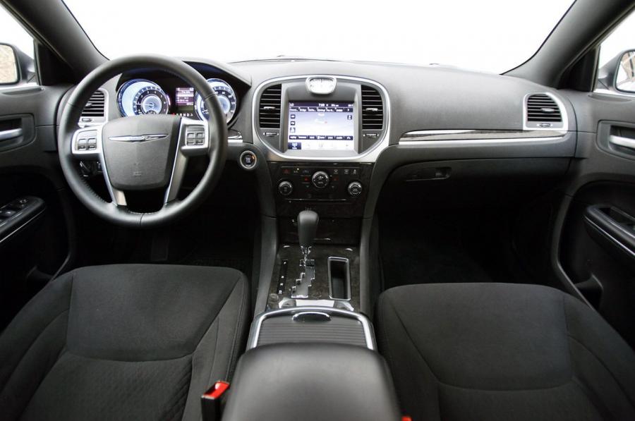  Chrysler 300C 2011 года  (фото 58 из 83)